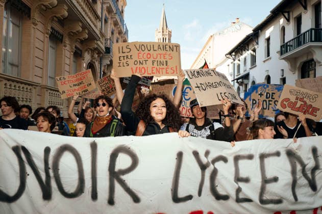 High School And University Student Protest - Toulouse High school pupils standing behind a banner holding placards. They wanted to be heard, but ended up being assaulted! Protests by secondary school pupils and students calling for improvements to their living and learning conditions, supported by the trade unions CGT, FO, FSU and Solidaires. France, Toulouse, 6 October 2026. Photo by Patricia Huchot-Boissier AbacaPress.com. Toulouse OCCITANIE France Copyright: xHuchot-BoissierxPatricia ABACAx