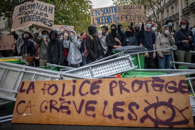 Students Demonstration outside Science Po Paris Students on Boulevard Saint Germain during a demonstration outside Science Po in Paris, France on October 7 2026 in support of high school students. Photo by Eliot Blondet ABACAPRESS.COM Paris France  Copyright: xBlondetxEliot ABACAx