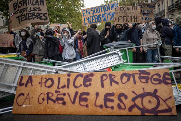Students Demonstration outside Science Po Paris Students on Boulevard Saint Germain during a demonstration outside Science Po in Paris, France on October 7 2026 in support of high school students. Photo by Eliot Blondet ABACAPRESS.COM Paris France  Copyright: xBlondetxEliot ABACAx