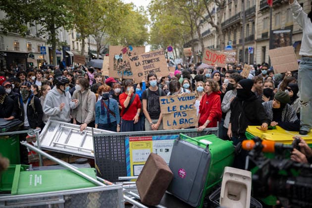 Students Demonstration outside Science Po Paris Students on Boulevard Saint Germain during a demonstration outside Science Po in Paris, France on October 7 2026 in support of high school students. Photo by Eliot Blondet ABACAPRESS.COM Paris France  Copyright: xBlondetxEliot ABACAx