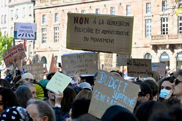 High School And University Student Protest - Strasbourg About 10,000 high school students, joined by college students and teachers, protested in the streets of Strasbourg.The protest movement has been ongoing for three weeks. As the march came to an end, clashes broke out for several hours in certain neighborhoods, particularly around the university area. October 6, 2026, Strasbourg, Eastern France. Photo by Nicolas Roses ABACAPRESS.COM Starsbourg France Copyright: xRosesxNicolas ABACAx