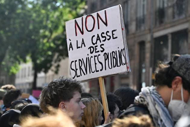 High School And University Student Protest - Strasbourg About 10,000 high school students, joined by college students and teachers, protested in the streets of Strasbourg.The protest movement has been ongoing for three weeks. As the march came to an end, clashes broke out for several hours in certain neighborhoods, particularly around the university area. October 6, 2026, Strasbourg, Eastern France. Photo by Nicolas Roses ABACAPRESS.COM Starsbourg France Copyright: xRosesxNicolas ABACAx