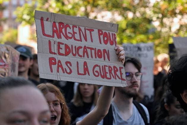 High School And University Student Protest - Strasbourg About 10,000 high school students, joined by college students and teachers, protested in the streets of Strasbourg.The protest movement has been ongoing for three weeks. As the march came to an end, clashes broke out for several hours in certain neighborhoods, particularly around the university area. October 6, 2026, Strasbourg, Eastern France. Photo by Nicolas Roses ABACAPRESS.COM Starsbourg France Copyright: xRosesxNicolas ABACAx