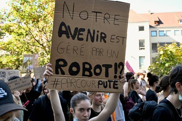 High School And University Student Protest - Strasbourg About 10,000 high school students, joined by college students and teachers, protested in the streets of Strasbourg.The protest movement has been ongoing for three weeks. As the march came to an end, clashes broke out for several hours in certain neighborhoods, particularly around the university area. October 6, 2026, Strasbourg, Eastern France. Photo by Nicolas Roses ABACAPRESS.COM Starsbourg France Copyright: xRosesxNicolas ABACAx
