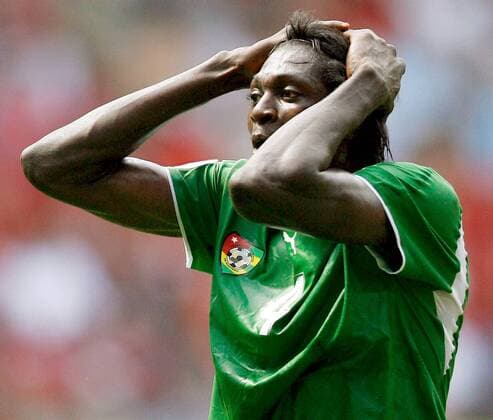 Emmanuel Adebayor (Togo) verzweifelt - Fußball WM Herren WM 2006, Länderspiel, Nationalteam, Nationaltrikot, Gruppe G Einzelbild Dortmund Enttäuschung, Verzweiflung, Fußball WM Herren WM 2006, Länderspiel, Nationalteam, Nationaltrikot, Gruppe G Einzelbild Dortmund Enttäuschung, Verzweiflung,