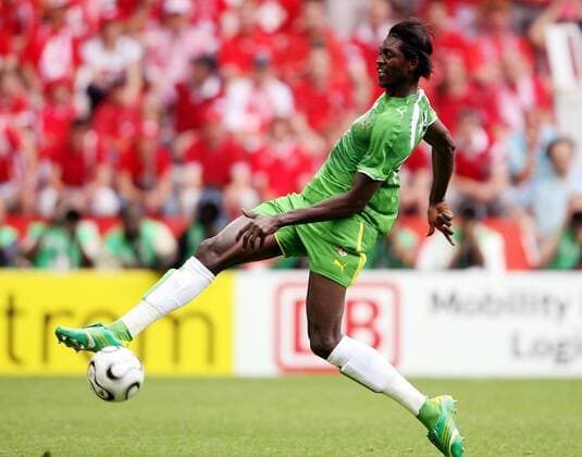 Emmanuel Adebayor (Togo) am Ball - Fußball WM Herren WM 2006, Länderspiel, Nationalteam, Nationaltrikot, Gruppe G Einzelbild Dortmund Dynamik, Fußball WM Herren WM 2006, Länderspiel, Nationalteam, Nationaltrikot, Gruppe G Einzelbild Dortmund Dynamik,