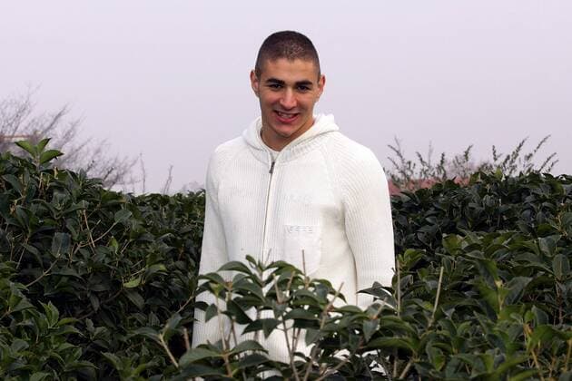 Karim Benzema (Olympique Lyon Frankreich) im Grünen - (pan18021)) Fußball Herren Ligue 1 2006 2007, 1. Französische Liga, OL, Shooting, Fotoshooting, Fototermin, Einzelbild o0 Lyonnais Lyon Fußball Herren Ligue 1 2006 2007, 1. Französische Liga, OL, Shooting, Fotoshooting, Fototermin, Einzelbild o0 Lyonnais Lyon