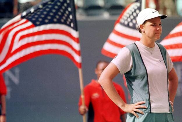 Lindsay Davenport (USA) während der Siegerehrung nach ihrem Sieg bei den US Open 1998 - (NYP98091212) Tennis Damen US Open 1998, Grand Slam, WTA Tour, Finale Einzelbild Flushing Meadows New York, NY, N Y Freude, Tennis Damen US Open 1998, Grand Slam, WTA Tour, Finale Einzelbild Flushing Meadows New York, NY, N Y Freude,