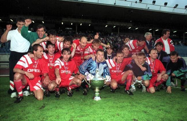 Vladimir Weiss (first row left) celebrates the victory in the Czech Soccer Cup 1993 as a player of AC Sparta Prague. AC Sparta Prague team, first row from left: Vladimir Weiss, Roman Vonasek, Jiri Nemec, Petr Kouba, Zdenek Svoboda, Martin Frydek, Michal Bilek, Pavel Nedved. Second row, standing from left: first two men unknown, Lumir Mistr, Jiri Novotny, Petr Vrabec, Horst Siegl, Petr Pejsa, Jozef Kozlej, Jozef Chovanec, Vaclav Cermak - doctor, Milan Sova, Dusan Uhrin, coach. (CTKxPhoto JanaxNosekova,xMichalxDolezal) CTKPhoto900010637 o0 Jubel Freude Sieg Pokalsieg Siegerfoto Pokal Trophäe 1992