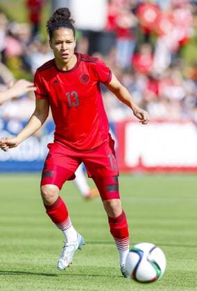 Celia SASIC, DFB 13 Einzelaktion mit Ball, Ganzfigur, Freisteller, Einzelbild, Hochformat, Aktion, Ganzkörper, Einzelaufnahmen, Action Ballannahme, Ballbehandlung SCHWEIZ - DEUTSCHLAND ( 1: 3) Fussball Laenderspiel Damen Vorbereitung zur WM in Kanada, Baden, Schweiz 27.05.2015 Freundschaftsspiel