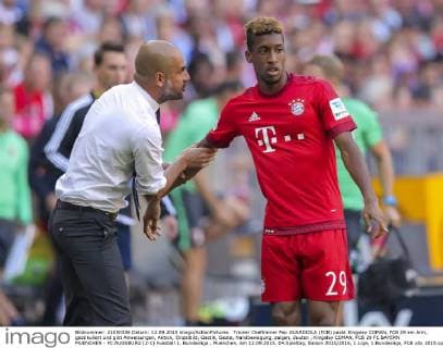 Trainer Cheftrainer Pep GUARDIOLA (FCB) packt Kingsley COMAN, FCB 29 am Arm, gestikuliert und gibt Anweisungen, Aktion, Einzelbild, Gestik, Geste, Handbewegung, zeigen, deuten , Kingsley COMAN, FCB 29 FC BAYERN MUENCHEN - FC AUGSBURG (2-1) Fussball 1. Bundesliga , Muenchen, am 12.09.2015, 04.Spieltag, Saison 2015 2016, 1.Liga, 1.Bundesliga, FCB