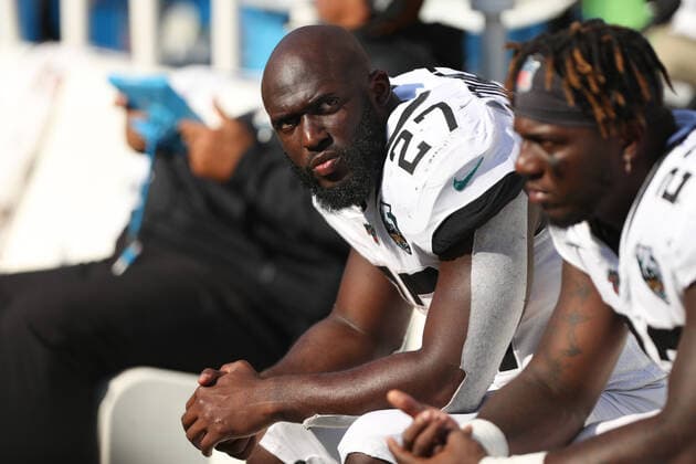 CINCINNATI, OH - OCTOBER 20: Jacksonville Jaguars running back Leonard Fournette (27) looks at the scoreboard during the game against the Jacksonville Jaguars and the Cincinnati Bengals on October 20th 2019, at Paul Brown Stadium in Cincinnati, OH. (Photo by Ian Johnson Icon Sportswire) NFL, American Football Herren, USA OCT 20 Jaguars at Bengals Icon191020020