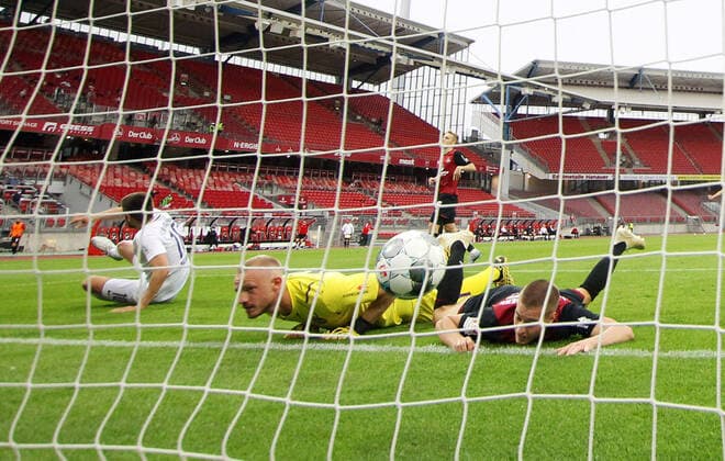 Nürnberg Aue 22 05 2020 Nürnberg, 22 05 2020, Max Morlock Stadium, Soccer, GER, 2 Bundesliga, 27 Matchday , 1 FC Nürnberg vs. FC Erzgebirge Aue , In the picture goal for Erzgebirge Aue Dimitrij Nazarov li , 10, Aue scores to 0 1 against goalkeeper Felix Dornebusch 21, Nürnberg and Fabian Nürnberger Nuernberger 15, Nuremberg , In accordance with the regulations of the DFL Deutsche Fußball Liga, it is prohibited to use or have used in the stadium and or the game photographs in the form of sequence images and or video-like photo series , Foto PICTURE POINT Sven Sonntag Poolfoto , Nürnberg Bayern Deutschland Poolfoto Pool Sven Sonntag ,EDITORIAL USE ONLY