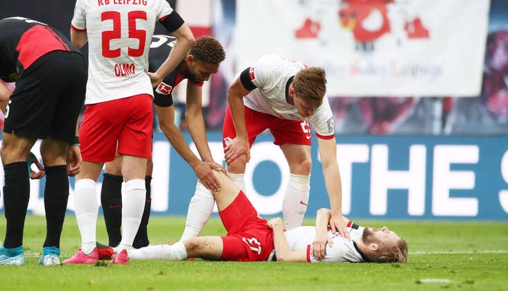 RB Leipzig Hertha BSC , 27 05 2020 Leipzig, 27 05 2020, Red Bull Arena, soccer, Bundesliga, 28 matchday , RB Leipzig vs. Hertha BSC Berlin , In the picture Konrad Laimer 27, RB Leipzig injured on the ground With him Dani Olmo 25, RB Leipzig , Matheus Cunha 26, Berlin and Marcel Halstenberg 23, RB Leipzig , DFL regulations prohibit any use of photographs as image sequences and or quasi video Photo PICTURE POINT Roger Petzsche Pool , Only for journalistic purposes Only for editorial use Leipzig Sachsen Germany Poolfoto PICTURE POINT ,EDITORIAL USE ONLY