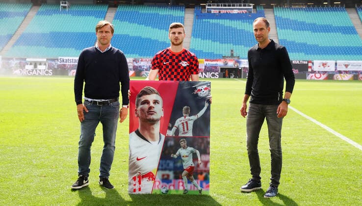 RB Leipzig Dortmund 20 06 2020 Leipzig, 20 06 2020, Red Bull Arena, Soccer, Bundesliga, 33 Matchday , RB Leipzig vs. BVB Borussia Dortmund , In the picture farewell of Timo Werner 11, RB Leipzig vs. sports director Markus Krösche Kroesche RB Leipzig , Werner and Oliver Mintzlaff RB Leipzig CEO , DFL regulations prohibit any use of photographs as image sequences and or quasi video Foto PICTURE POINT Roger Petzsche Pool , Only for journalistic use Leipzig Sachsen Germany Poolfoto PICTURE POINT ,EDITORIAL USE ONLY