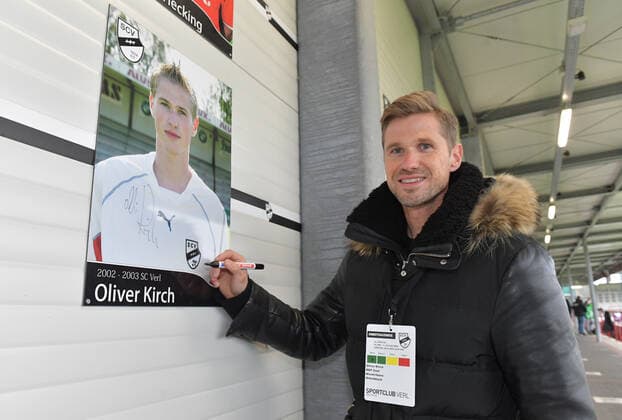 16 01 2021, GER, Football, 3 Liga, Season 2020 2021, 19 Matchday, Sportclub Arena, Verl SC Verl 1 FC Kaiserslautern 1 1 Oliver Kirch former professional SC Verl, Arminia Bielefeld, 1 FC Kaiserslautern, Borussia Mönchengladbach, Borussia Dortmund , Action, Single, Cross, Facial expression, Gesture