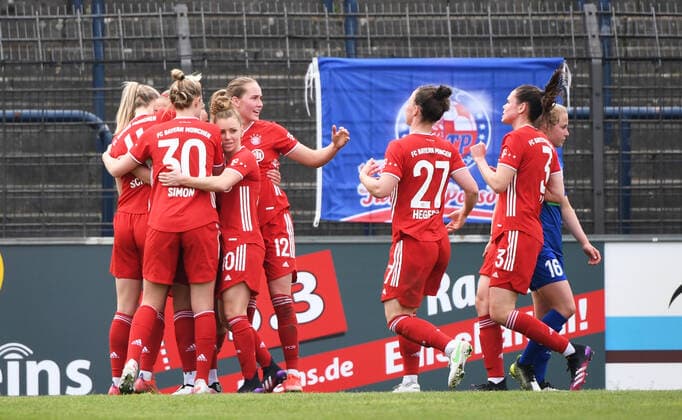 Football, Women, 2020 2021 season, 1 Bundesliga 18 matchday , 1 FFC Turbine Potsdam FC Bayern Munich, Bayern cheers after goal to 1 3 by Hanna Glas FC Bayern Munich , 21 04 2021, Copyright: xSebastianxRäppoldx xMatthiasxKox