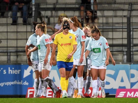 Football, Women, 2021 2022 season, 1 Bundesliga 2 matchday , 1 FFC Turbine Potsdam FC Carl Zeiss Jena, Rita Schumacher FC Carl Zeiss Jena , disappointment after conceding goal to make it 4 0 by Marie Höbinger 1 FFC Turbine Potsdam , back cheers Potsdam, 03 09 2021, Copyright: xSebastianxRäppold MatthiasxKochx
