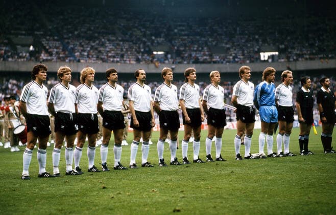 20 06 84 Spain Germany France, Paris, 20 06 1984, Football, UEFA, European Championship 1984 in France, Spain DFB Germany 1 0 Team Team photo Squad Germany f l Lothar Matthäus, Norbert Meier, Andreas Brehme, Klaus Allofs, Uli Stielike, Karlheinz Förster, Rudi Völler, Bernd Förster, Hans Peter Briegel, Harald Toni Schumacher, Karl Heinz Rummenigge