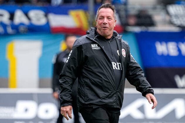 Markus Kauczinski coach, head coach, SVWW , single image, single photo, action, joy, happy, glad, friendly, cheerful, happy, beaming, optimistic, 17 09 2022, Mannheim Germany , Soccer, 3 Liga, SV Waldhof Mannheim SV Wehen Wiesbaden, 17 09 2022, Mannheim Germany , Soccer, 3 Liga, SV Waldhof Mannheim SV Wehen Wiesbaden, DFB DFL REGULATES PROHIBIT ANY USE OF PHOTOGRAPHS AS IMAGE SEQUENCES AND OR QUASI VIDEO xozx