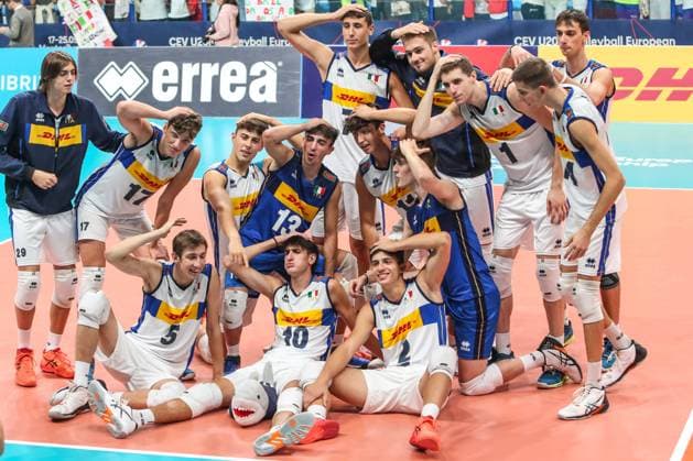 Bilder des Jahres 2022, Sport 09 September Sport Themen der Woche KW38 Sport Bilder des Tages September 21, 2022, Montesilvano Vasto, Italy: Montesilvano Vasto, Italy, Montesilvano Vasto, September 21, 2022, Exultation of Italy team. during U20 European Championship, EM, Europameisterschaft - Serbia vs Italy - Volleyball Intenationals. Volleyball Intenationals - U20 European Championship - Serbia vs Italy, Montesilvano Vasto, Italy - ZUMAl164 20220921_zsa_l164_051 Copyright: xDavidexDixLallax