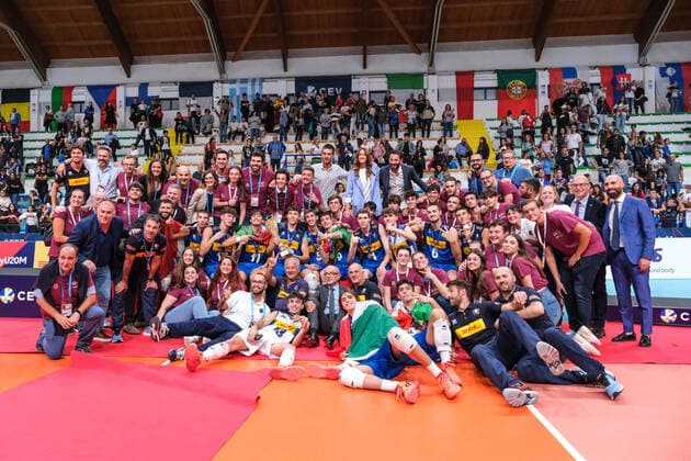 Bilder des Jahres 2022, Sport 09 September Sport Themen der Woche KW38 Sport Bilder des Tages September 25, 2022, Montesilvano Vasto, Italy: Montesilvano Vasto, Italy, Montesilvano Vasto, September 25, 2022, The Italian U20 national team, Nationalteam is European Champion during U20 European Championship, EM, Europameisterschaft - First place final - Italy vs Poland - Volleyball Intenationals. Volleyball Intenationals - U20 European Championship - First place final - Italy vs Poland, Montesilvano Vasto, Italy - ZUMAl164 20220925_zsa_l164_035 Copyright: xDavidexDixLallax