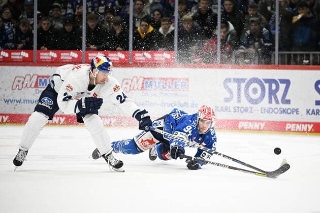 f l n r Jonathon Blum Red Bull Muenchen Phil Hungerecker Schwenninger Wild Wings 94 Schwenninger Wild Wings vs. Red Bull Muenchen, ice hockey, DEL, 34 game day, season 2022 2023, 23 12 2022 Schwenninger Wild Wings vs. Red Bull Muenchen, ice hockey, DEL, penny DEL, 32 game day, season 2022 2023, 23 12 2022 Schwenningen Copyright: xEibner-Pressefoto SvenxLaeglerx EP_SVL