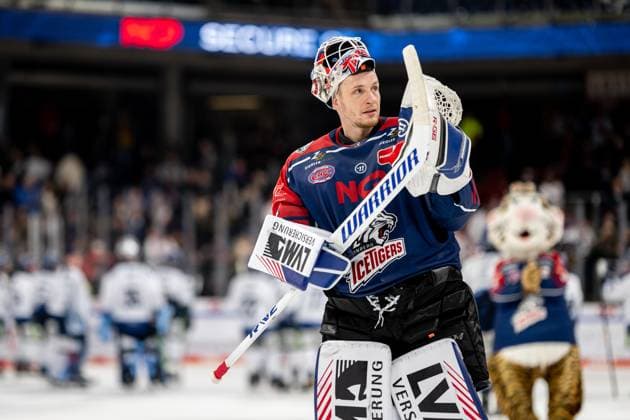 Niklas Treutle 31, Nuremberg Ice Tigers, Nuremberg Ice Tigers cheering joy, Nuremberg Ice Tigers vs Straubing Tigers, DEL, 49 Spieltag, 02 02 2023, Nuremberg Ice Tigers vs Straubing Tigers, DEL, 49 Spieltag, 02 02 2023 Copyright: xEibner-Pressefotox xThomasxHahnx EP_NIT