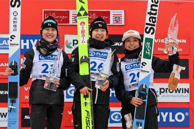 Bilder des Jahres 2023, Sport 02 Februar Sport Themen der Woche KW05 Sport Bilder des Tages NORDIC SKIING - FIS WC Willingen WILLINGEN,GERMANY,05.FEB.23 - NORDIC SKIING, Ski jumping, Skispringen, Ski, nordisch - FIS World Cup, large hill, ladies. Image shows the podium: Nozomi Maruyama, Yuki Ito and Sara Takanashi (JPN ). GEPAxpictures xOliverxLerch
