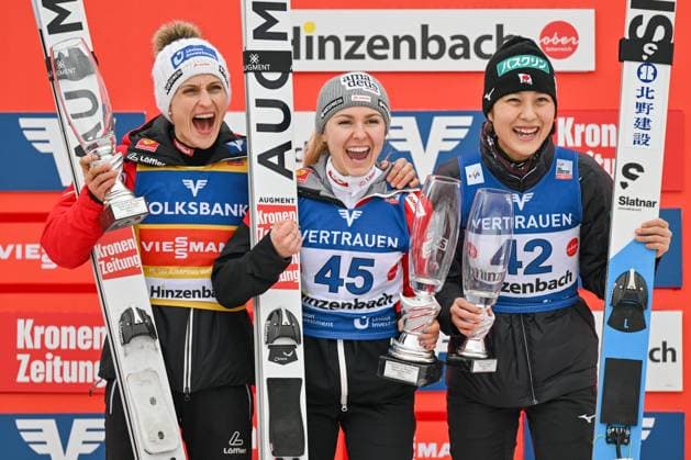 Bilder des Jahres 2023, Sport 02 Februar Sport Themen der Woche KW06 Sport Bilder des Tages NORDIC SKIING - FIS WC Hinzenbach HINZENBACH,AUSTRIA,11.FEB.23 - NORDIC SKIING, Ski jumping, Skispringen, Ski, nordisch - FIS World Cup, normal hill, qualification, ladies. Image shows Eva Pinkelnig, Chiara Kreuzer (AUT) and Nozomi Maruyama (JPN). GEPAxpictures xChristianxMoser