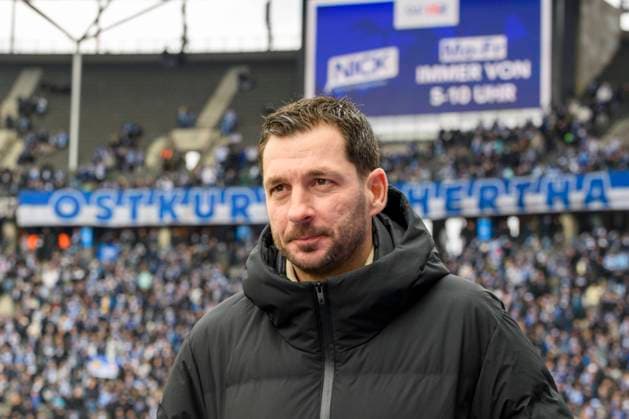 Sandro Schwarz Hertha BSC coach , GER, Hertha BSC vs 1 FSV Mainz 05, Bundesliga, 24 Spieltag, Spielzeit 2022 2023, 11 03 23, DFL REGULATES PROHIBIT ANY USE OF PHOTOGRAPHS AS IMAGE SEQUENCES AND OR QUASI VIDEO, GER, Berlin, Hertha BSC vs 1 FSV Mainz 05, Bundesliga, Spielzeit 2022 2023, 24 Spieltag, 11 03 2023, Berlin Copyright: xUwexKoch Eibner-Pressefotox EP_UKH