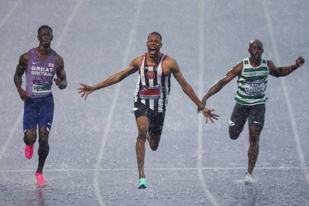 Bilder des Jahres 2023, Sport 07 Juli Sport Themen der Woche KW27 Sport Bilder des Tages Mandatory Credit: Photo by Paul Greenwood Shutterstock (13995953ab) Zharnel Hughes celebrates after winning the Men s 100m Final during Day One of the UK Athletics Championships at Manchester Regional Arena UK Athletics Championships, Day One, Athletics, Manchester Regional Arena, Manchester, UK - 08 Jul 2023 UK Athletics Championships, Day One, Athletics, Manchester Regional Arena, Manchester, UK - 08 Jul 2023 Copyright: xPaulxGreenwood Shutterstockx 13995953ab