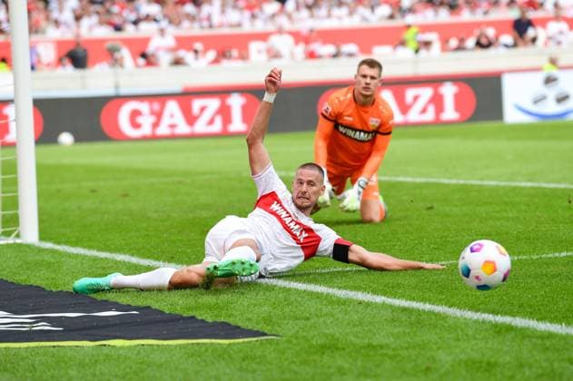 Waldemar Anton VfB Stuttgart, 2 saves a ball from going out of the goal GER, VfB Stuttgart vs SC Freiburg, Sports, Football, Men, Bundesliga, 3 Matchday, Season 2023 2024, 02 09 2023, DFL REGULATES PROHIBIT ANY USE OF PHOTOGRAPHS AS IMAGE SEQUENCES AND OR QUASI VIDEO GER, VfB Stuttgart vs SC Freiburg, Sports, Football, Men, Bundesliga, 3 Matchday, Season 2023 2024, 02 09 2023, Stuttgart Copyright: xEibner-Pressefoto SilasxSchuellex EP_SSR