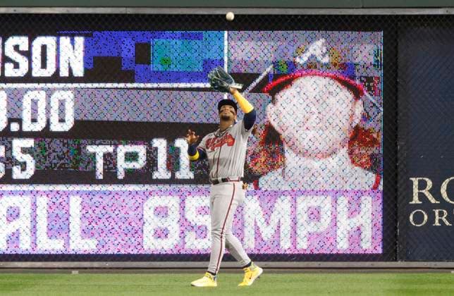 Atlanta Braves right fielder Ronald Acuna Jr. makes a catch on a fly from Philadelphia Phillies J.T. Realmuto in the eighth inning in game four of an MLB, Baseball Herren, USA National League Division Series at Citizens Bank Park in Philadelphia, on Thursday, October 12, 2023. PHI20231012663 LAURENCExKESTERSON