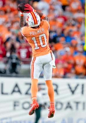 TAMPA, FL - OCTOBER 15: Tampa Bay Buccaneers wide receiver Trey Palmer (10) catches a passduring the NFL, American Football Herren, USA Football match between the Tampa Bay Bucs and Detroit Lions on October 15th 2023 at Raymond James Stadium, Tampa FL. (Photo by Andrew Bershaw Icon Sportswire) NFL: OCT 15 Lions at Buccaneers EDITORIAL USE ONLY Icon23101500297