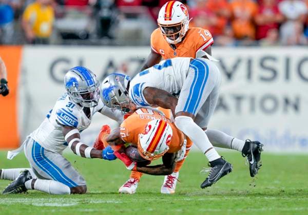 TAMPA, FL - OCTOBER 15: Tampa Bay Buccaneers wide receiver Trey Palmer (10) during the NFL, American Football Herren, USA Football match between the Tampa Bay Bucs and Detroit Lions on October 15th 2023 at Raymond James Stadium, Tampa FL. (Photo by Andrew Bershaw Icon Sportswire) NFL: OCT 15 Lions at Buccaneers EDITORIAL USE ONLY Icon23101500302