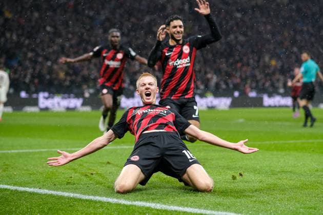 Hugo Larsson Eintracht Frankfurt, 16 celebrates his goal to make it 3-0, with Omar Marmoush Eintracht Frankfurt, 07 and Eric Junior Dina Ebimbe Eintracht Frankfurt, 26 in the background, Eintracht Frankfurt vs FC Bayern Muenchen, Football, 1 Bundesliga, Matchday 14, Season 2023 2024, 09 12 2023, DFL REGULATES PROHIBIT ANY USE OF PHOTOGRAPHS AS IMAGE SEQUENCES AND OR QUASI VIDEO Eintracht Frankfurt vs FC Bayern Muenchen, Football, 1 Bundesliga, Matchday 14, Season 2023 2024, 09 12 2023 Frankfurt am Main Copyright: xEibner-Pressefotox xMichaelxBermx EP_EER