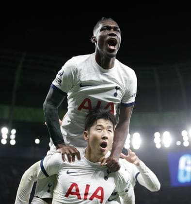 Bilder des Jahres 2023, Sport 12 Dezember Sport Themen der Woche KW49 Sport Bilder des Tages Son Heung-Min celebrates scoring the 4th Tottenham goal from the penalty spot with Yves Bissouma Tottenham Hotspur v Newcastle United, Premier League, Tottenham Hotspur Stadium, Tottenham, London, UK - 10 12 2023 EDITORIAL USE ONLY No use with unauthorised audio, video, data, fixture lists (outside the EU), club league logos or live services. Online in-match use limited to 45 images (+15 in extra time). No use to emulate moving images. No use in betting, games or Copyright: xMattxImpey Shutterstockx 14252038ah