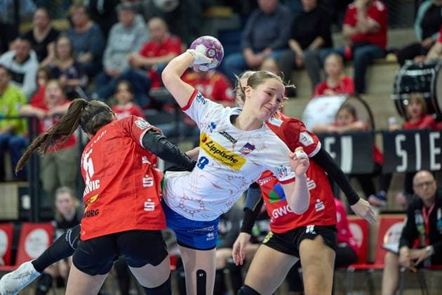 Edita Nukovic Halle, 5 , Nieke Kuehne Blomberg, 9 , Janne Lotta Woch Halle, 6 , SV Union Halle Neustadt Wildcats vs HSG Blomberg Lippe, Handball, Women, 1 Bundesliga, 2023 24, 15 Matchday, 10 02 2024, Halle SWH Arena Sachsen Anhalt Germany