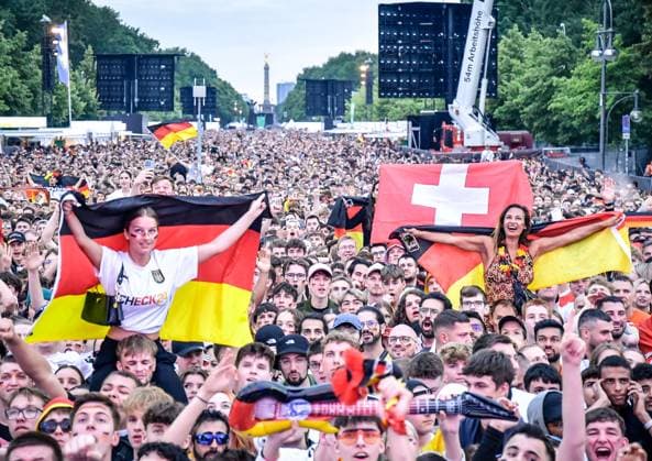 Football, EM 2024 Fan Zone in Berlin at the Brandenburg Gate 23 06 2024, xdanx, Football, EM 2024 Fan Zone in Berlin at the Brandenburg Gate, v l emotions, fans, atmosphere, flags, logo, Germany,Germany,spectators, jerseys Berlin Fan Mile Berlin Germany EN Copyright: xDanielxLakomskix
