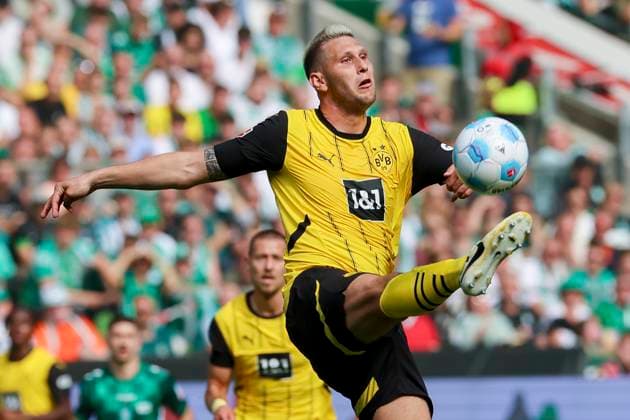 Niklas Suele Borussia Dortmund controls the ball, Bundesliga, SV Werder Bremen v Borussia Dortmund, Weser Stadium on August 31, 2024 in Bremen, Germany Photo by Marco Steinbrenner DeFodi Images Niklas Suele Borussia Dortmund controls the ball, Bundesliga, SV Werder Bremen v Borussia Dortmund, Weser Stadium, August 31, 2024 in Bremen, Germany Photo by Marco Steinbrenner DeFodi Images DFL regulations prohibit any use of photographs as image sequences and or quasi video Defodi 700 bremen bvb 20240831 201 Defodi-700 DFL regulations prohibit any use of photographs as image sequences and or quasi-video.