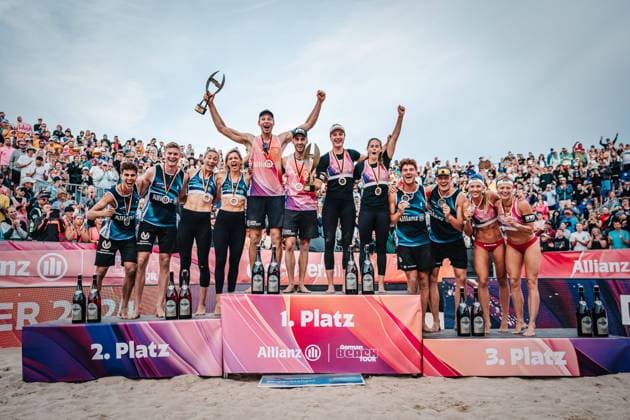 Beach volleyball women and men Allianz German Beach Tour German Beach Volleyball Championship 2024 01 09 2024 The winners podium from l Lui Wüst, Philipp Huster, Louisa Lippmann, Laura Ludwig, Nils Ehlers, Clemens Wickler, Svenja Müller, Cinja TIllmann, Max Just, Robin Sowa, Sandra Ittlinger and Kim van de Velde Timmendorfer Strand Ahmann Hager Arena Schleswig Holstein Germany
