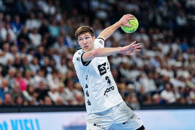 7 meter throw goal Lukas Zerbe THW Kiel, 24 GER, THW Kiel vs Frisch Auf Goeppingen, Handball, Bundesliga, Matchday, 2, Season 2024 2025, 12 09 2024 GER, THW Kiel vs Frisch Auf Goeppingen, Handball, Bundesliga, Matchday, 2, Season 2024 2025, 12 09 2024 Kiel Copyright: xEibner-Pressefoto MarcelxvonxFehrnx EP_MFN