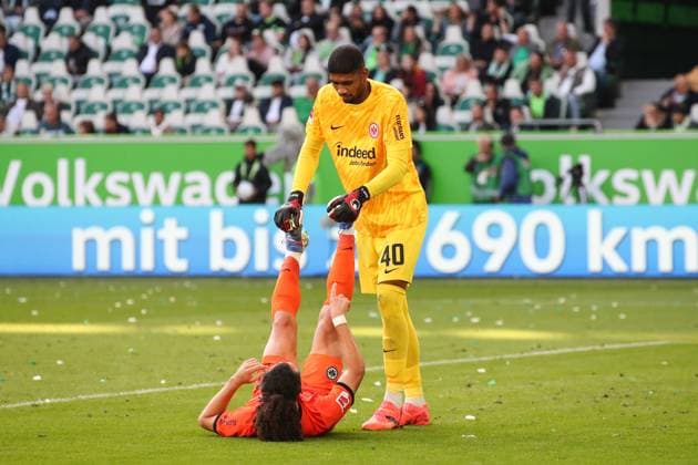 Goalkeeper Kaua Santos Eintracht Frankfurt,40 with Arthur Theate Eintracht Frankfurt,3 1 Soccer Bundesliga Season 2024 2025 Point Match VfL Wolfsburg vs Eintracht Frankfurt at the Volkswagen Arena in Wolfsburg Action,Soccer,Germany,Man,Men,14 09 2024
