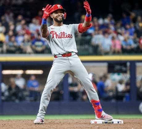 Philadelphia Phillies third baseman Edmundo Sosa reacts after hitting a double in the seventh inning of the MLB, Baseball Herren, USA game between the Philadelphia Phillies and the Milwaukee Brewers at American Family Field in Milwaukee, WI on Tuesday, Sept. 17, 2024. MIL20240917820 TANNENxMAURY
