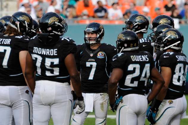NFL, American Football Herren, USA Jaguars vs Dolphins DEC 16 December 16, 2012: Chad Henne 7 of the Jacksonville Jaguars in the huddle during the NFL football game between the Miami Dolphins and Jacksonville Jaguars at Sun Life Stadium in Miami Gardens FL. The Dolphins defeated the Jaguars 24-3. Miami Gardens FL U.S. EDITORIAL USE ONLY Copyright: xx ZUMA-20121216_zaf_cd5_105.jpg JCxRidleyx csmphoto689222