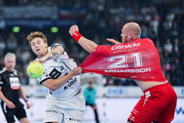 Emil Wernsdorf Madsen THW Kiel, 45 , Arnar Freyr Arnarsson MT Melsungen, 21 GER, THW Kiel vs MT Melsungen, Handball, Bundesliga, Matchday, 4, Season 2024 2025, 26 09 2024 GER, THW Kiel vs MT Melsungen, Handball, Bundesliga, Matchday, 4, Season 2024 2025, 26 09 2024 Kiel Copyright: xEibner-Pressefoto MarcelxvonxFehrnx EP_MFN