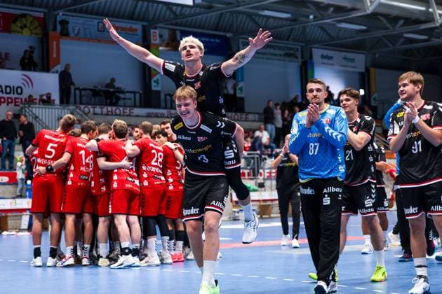 02 10 2024, Handball, Season 2024 2025, DHB Cup, 2nd round, ASV Hamm Westfalen TUSEM Essen, f l Finley Werschkull TuSEM Essen , Finn Wolfram TuSEM Essen , Goalkeeper Dominik Plaue TuSEM Essen , Alexander Schoss TuSEM Essen celebrate the victory, Hamm Westpress Arena NRW Germany xRHR PHOTO DEx Copyright: DennisxEwert RHR-FOTOx RHR-FOTO DE