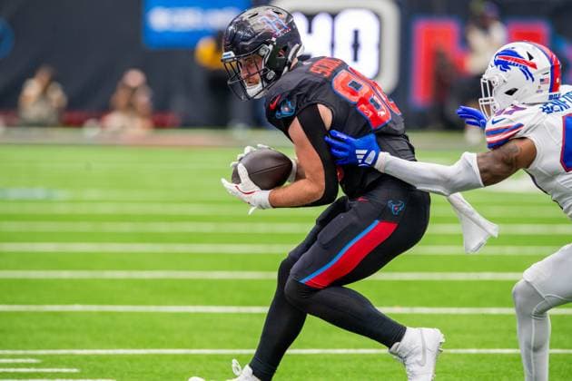 October 6, 2024: Houston Texans tight end Dalton Schultz (86) makes a catch during a game between the Buffalo Bills and the Houston Texans in Houston, TX. .. CSM USA - ZUMAc04_ 20241006_faf_c04_097 Copyright: xTraskxSmithx