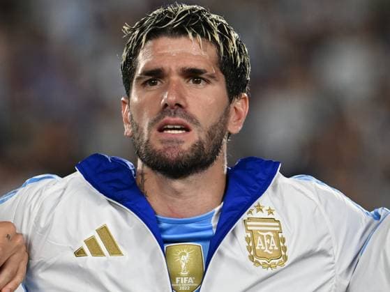 BUENOS AIRES, ARGENTINA - OCTOBER 15: Rodrigo De Paul of Argentina previous a match between Argentina Vs Bolivia as part of World Cup 2026 Qualifiers at Estadio Mas Monumental on October 15, 2024 in BuenosAires, Argentina. Buenos Aires Buenos Aires Argentina Copyright: xIMAGOx xPhotoCero5x xLucianoxBisbalxPhotoCero5x